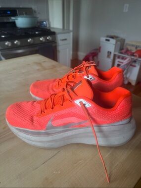 Nike windflo 11 orange Running Sneakers with White Soles
